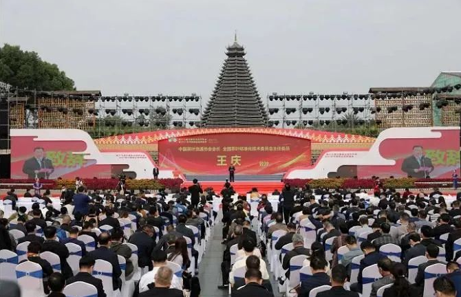 第十七屆中國茶業(yè)經(jīng)濟(jì)年會(huì)召開，集團(tuán)公司繼續(xù)排名中國茶企百強(qiáng)前列，白沙溪茶廠、益陽茶廠榮獲多項(xiàng)榮譽(yù)